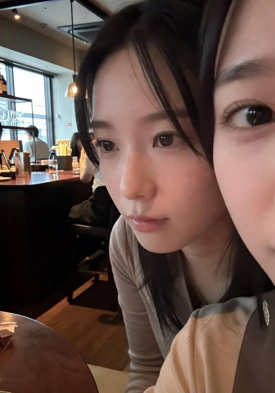 Casual Smartphone Bar Portrait AI portrait template preview
